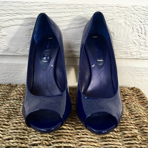BCBG Max Azria blue patent leather peep toe size 8 - Picture 2 of 4